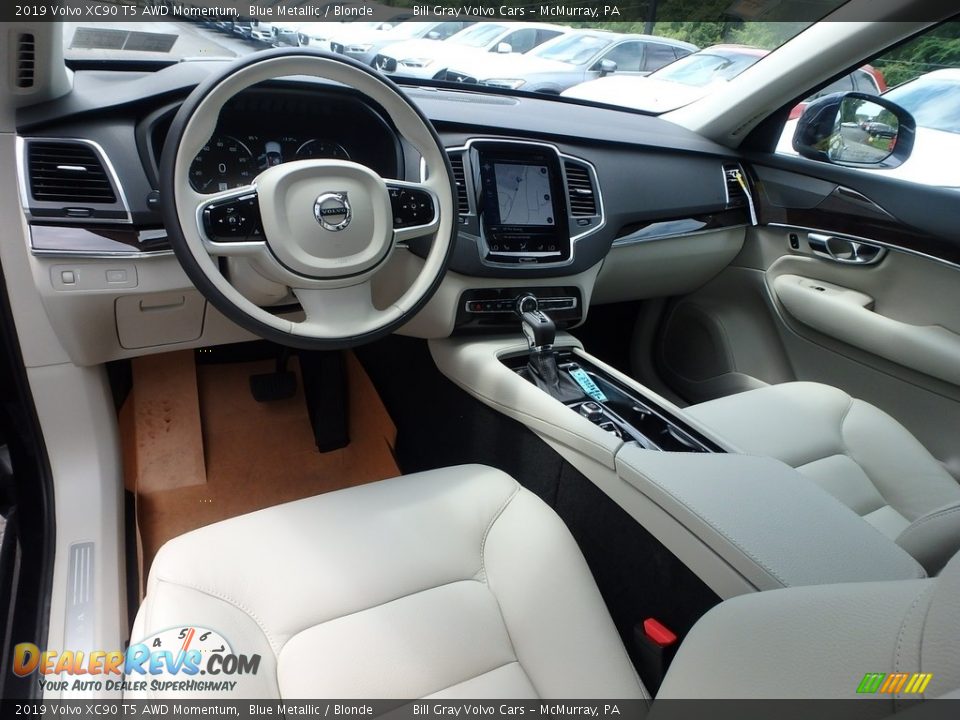 Blonde Interior - 2019 Volvo XC90 T5 AWD Momentum Photo #8
