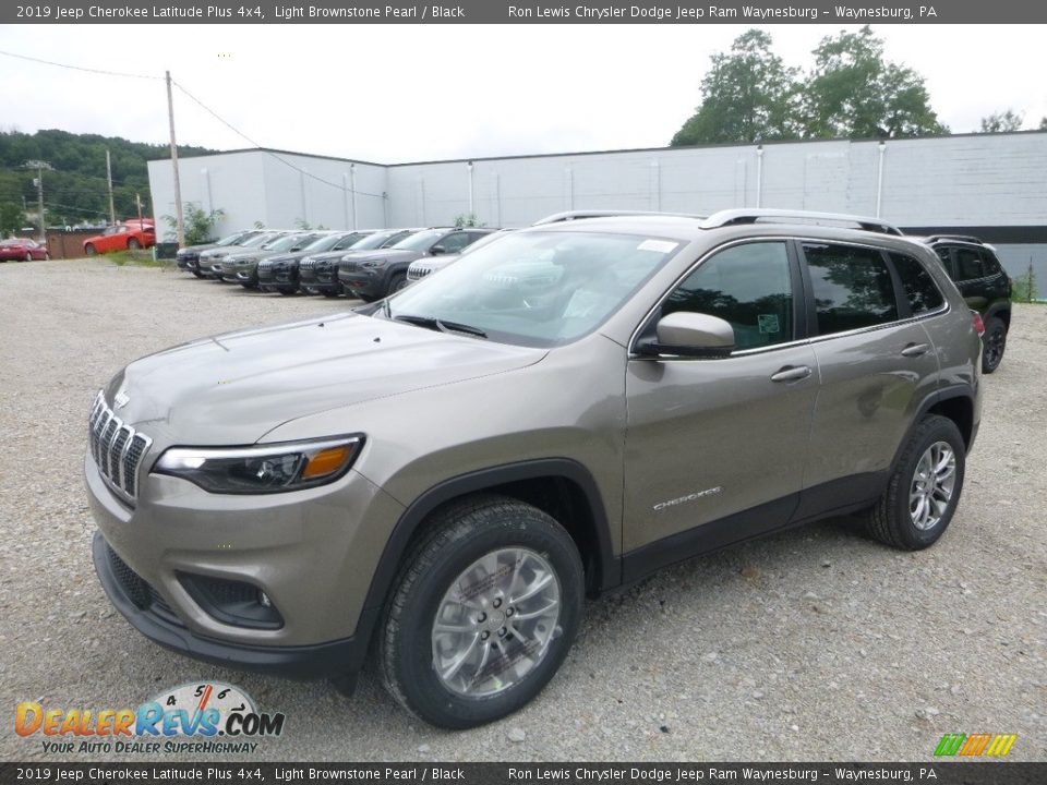 2019 Jeep Cherokee Latitude Plus 4x4 Light Brownstone Pearl / Black Photo #1