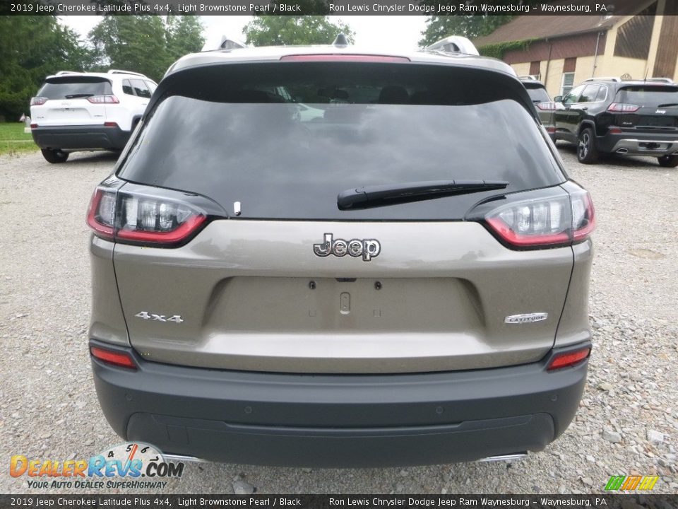 2019 Jeep Cherokee Latitude Plus 4x4 Light Brownstone Pearl / Black Photo #4