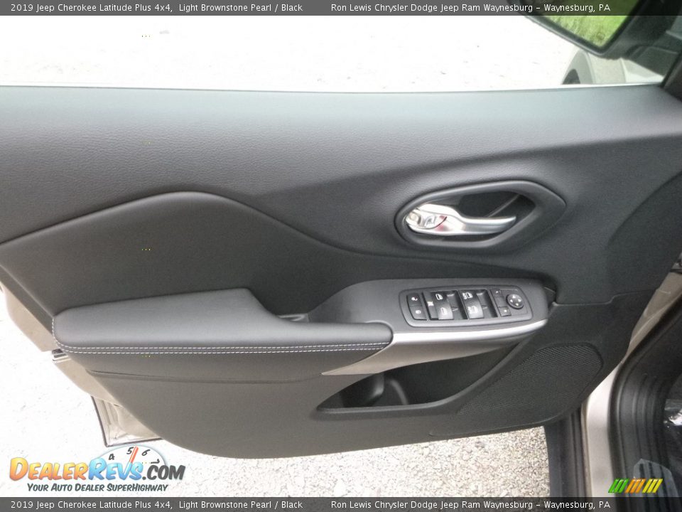 2019 Jeep Cherokee Latitude Plus 4x4 Light Brownstone Pearl / Black Photo #14