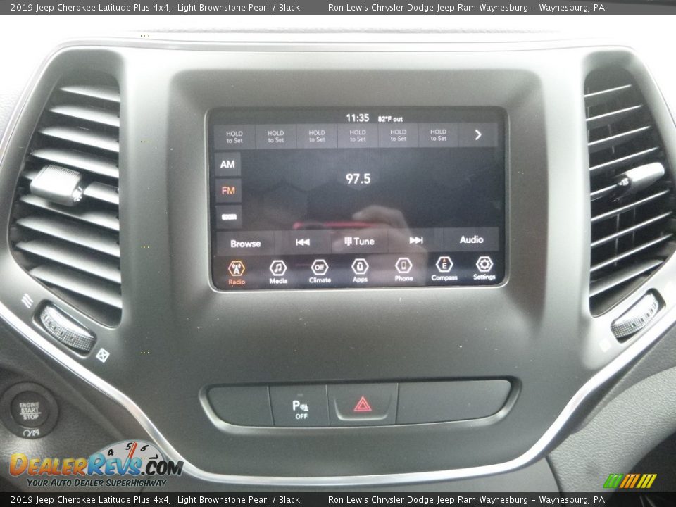 2019 Jeep Cherokee Latitude Plus 4x4 Light Brownstone Pearl / Black Photo #16