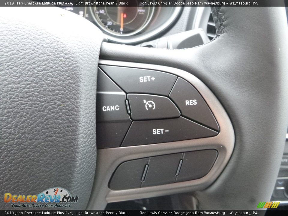 2019 Jeep Cherokee Latitude Plus 4x4 Light Brownstone Pearl / Black Photo #18
