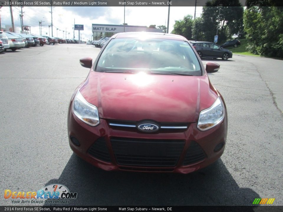 2014 Ford Focus SE Sedan Ruby Red / Medium Light Stone Photo #3