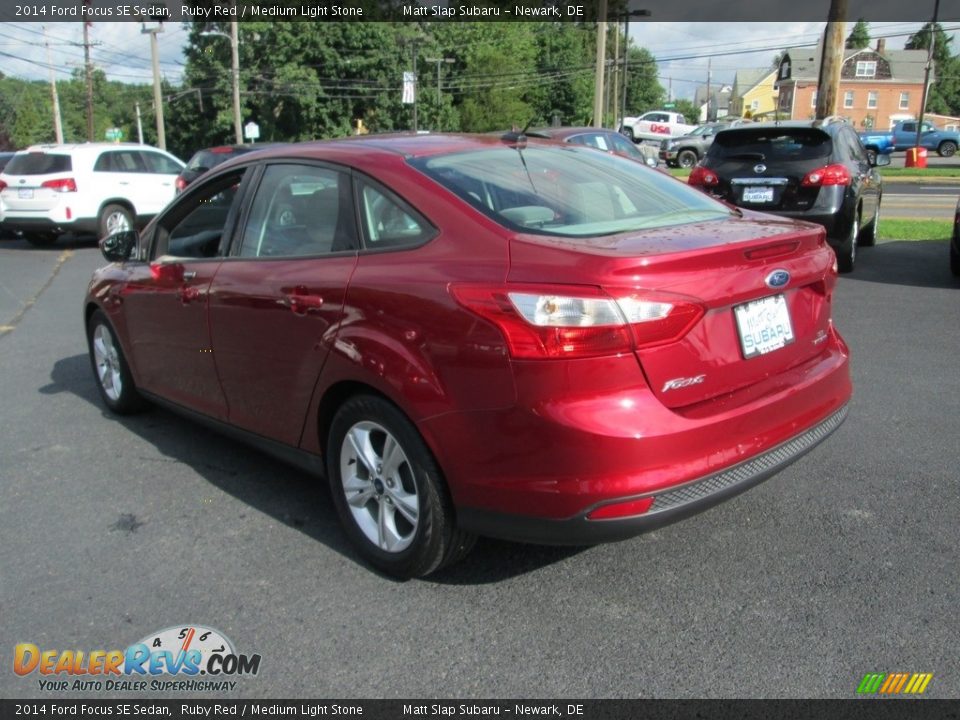 2014 Ford Focus SE Sedan Ruby Red / Medium Light Stone Photo #8