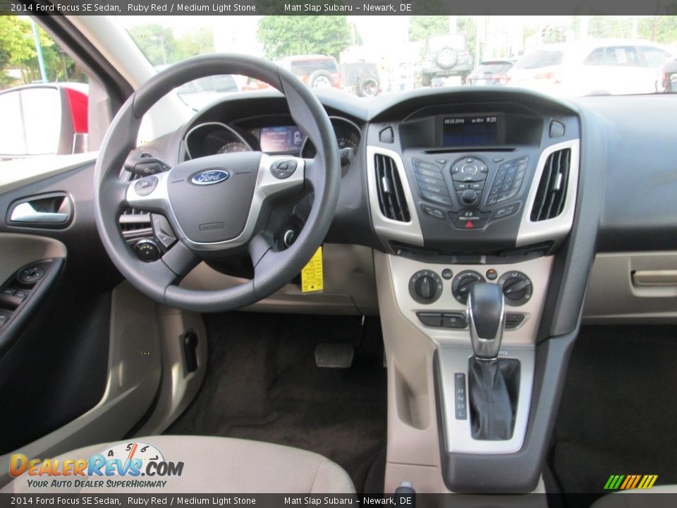 2014 Ford Focus SE Sedan Ruby Red / Medium Light Stone Photo #10