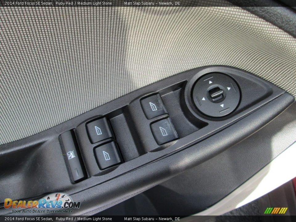 2014 Ford Focus SE Sedan Ruby Red / Medium Light Stone Photo #15
