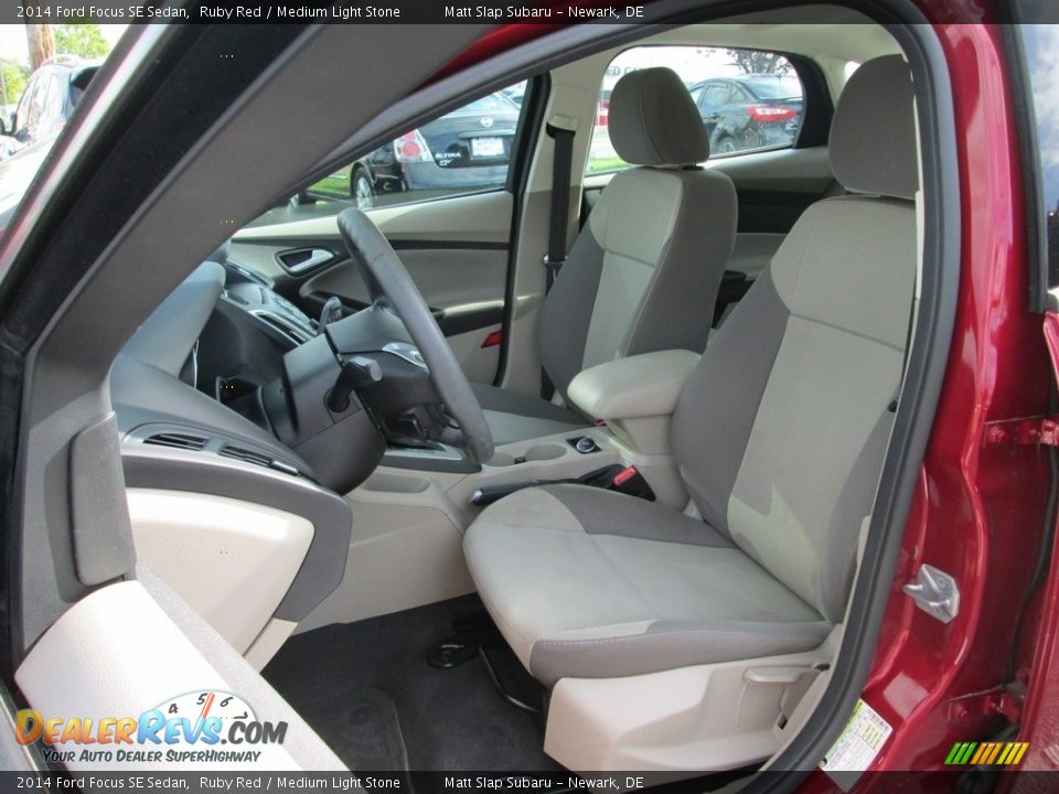 2014 Ford Focus SE Sedan Ruby Red / Medium Light Stone Photo #16