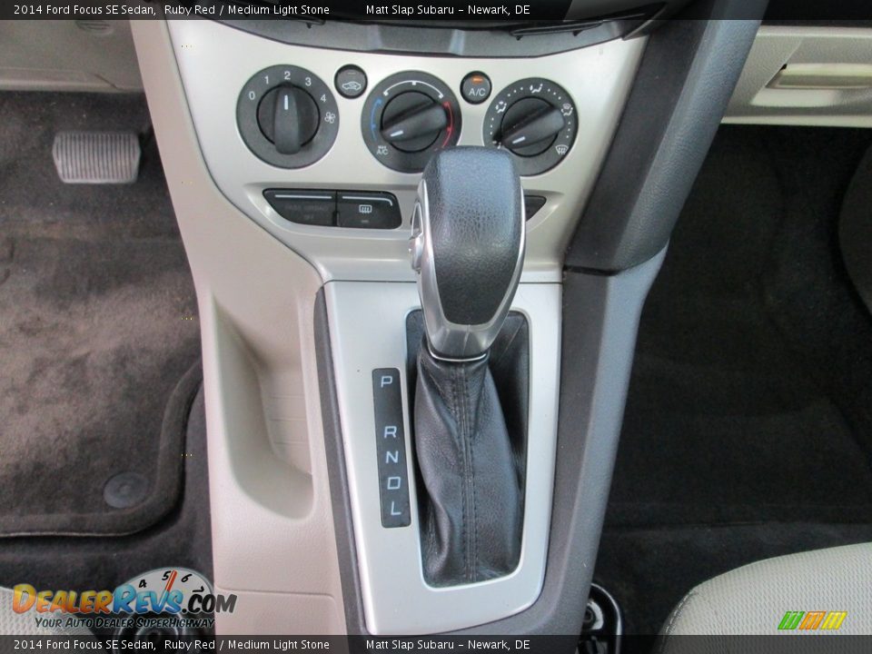 2014 Ford Focus SE Sedan Ruby Red / Medium Light Stone Photo #27