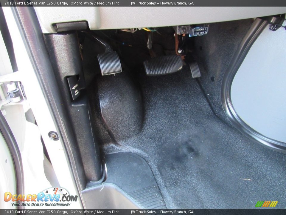 2013 Ford E Series Van E250 Cargo Oxford White / Medium Flint Photo #33