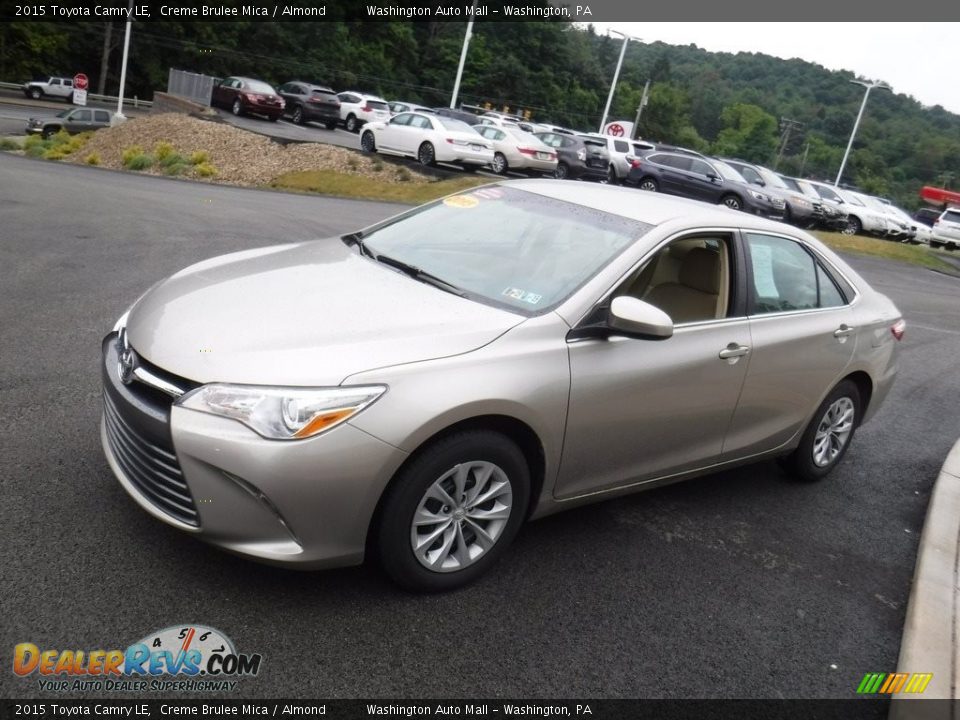 2015 Toyota Camry LE Creme Brulee Mica / Almond Photo #4