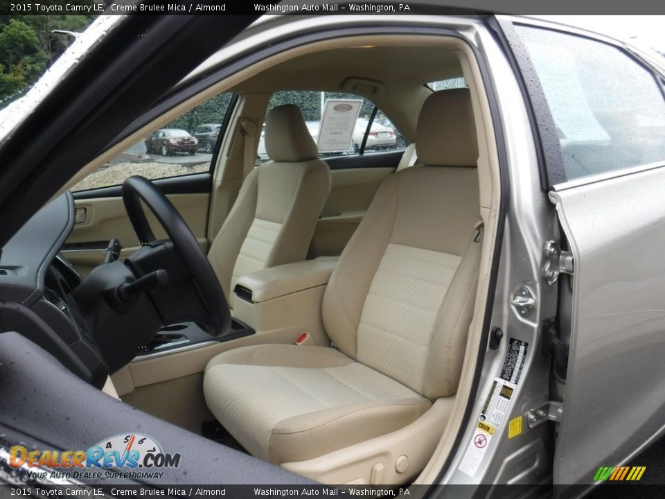 2015 Toyota Camry LE Creme Brulee Mica / Almond Photo #10