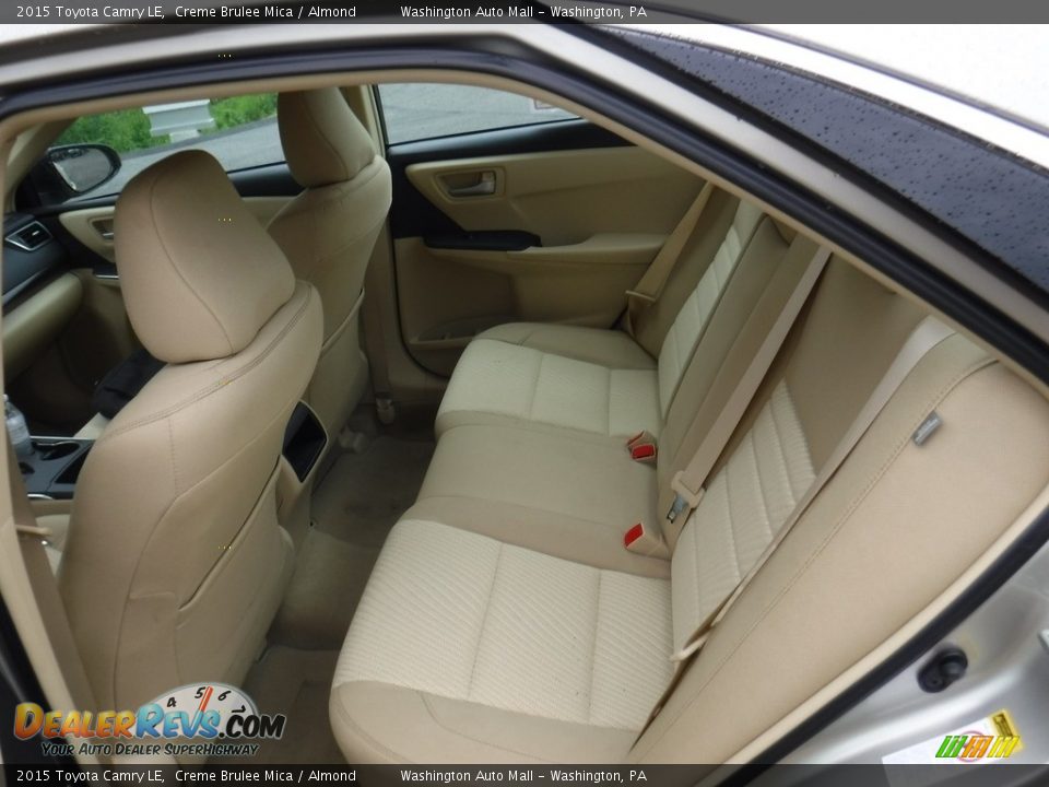 2015 Toyota Camry LE Creme Brulee Mica / Almond Photo #19