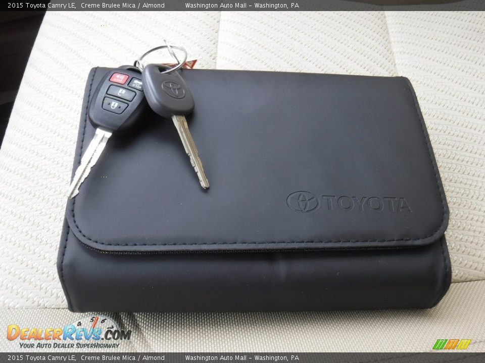 2015 Toyota Camry LE Creme Brulee Mica / Almond Photo #21