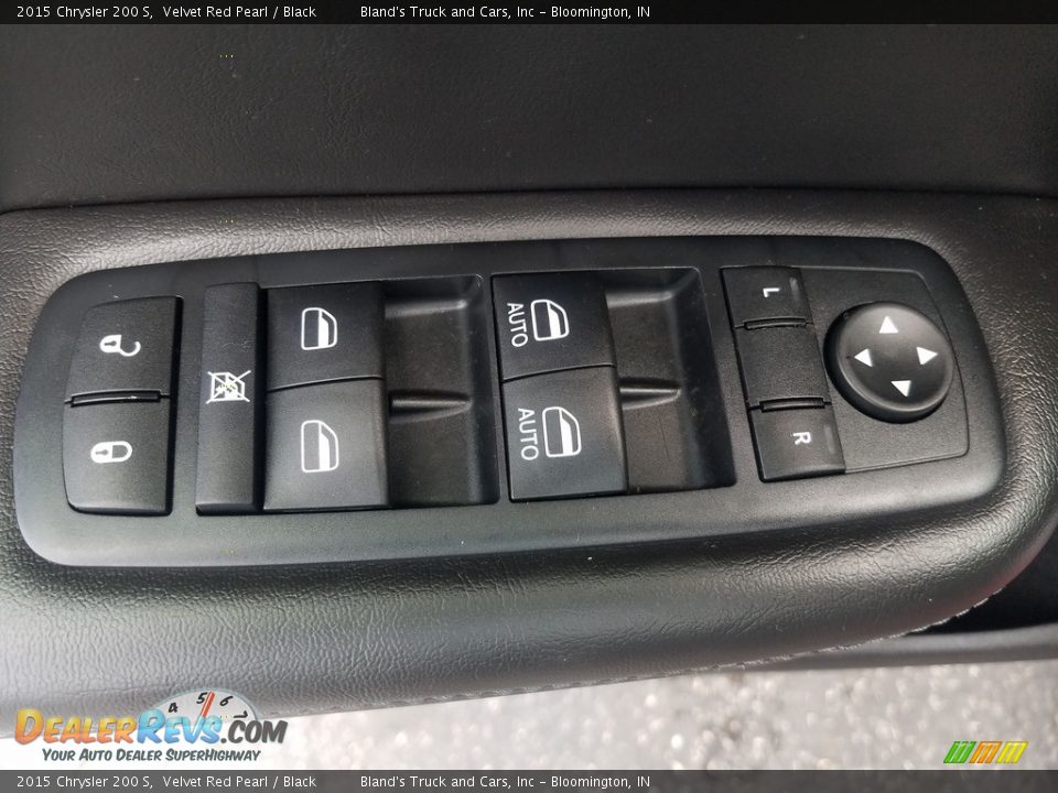 2015 Chrysler 200 S Velvet Red Pearl / Black Photo #4