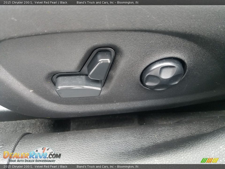 2015 Chrysler 200 S Velvet Red Pearl / Black Photo #6