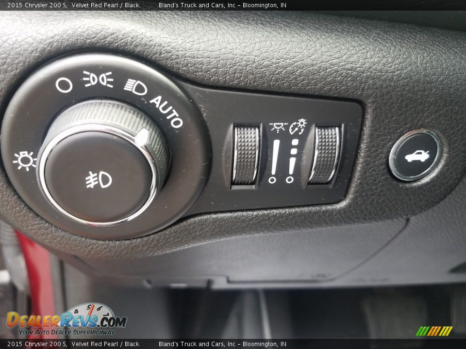 2015 Chrysler 200 S Velvet Red Pearl / Black Photo #10
