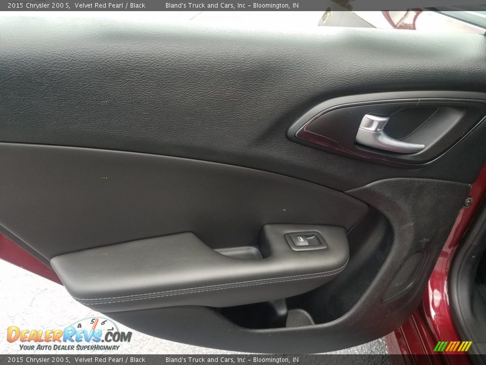 2015 Chrysler 200 S Velvet Red Pearl / Black Photo #26