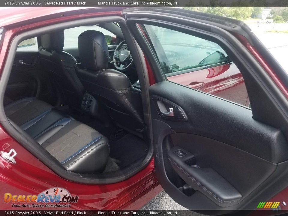 2015 Chrysler 200 S Velvet Red Pearl / Black Photo #35