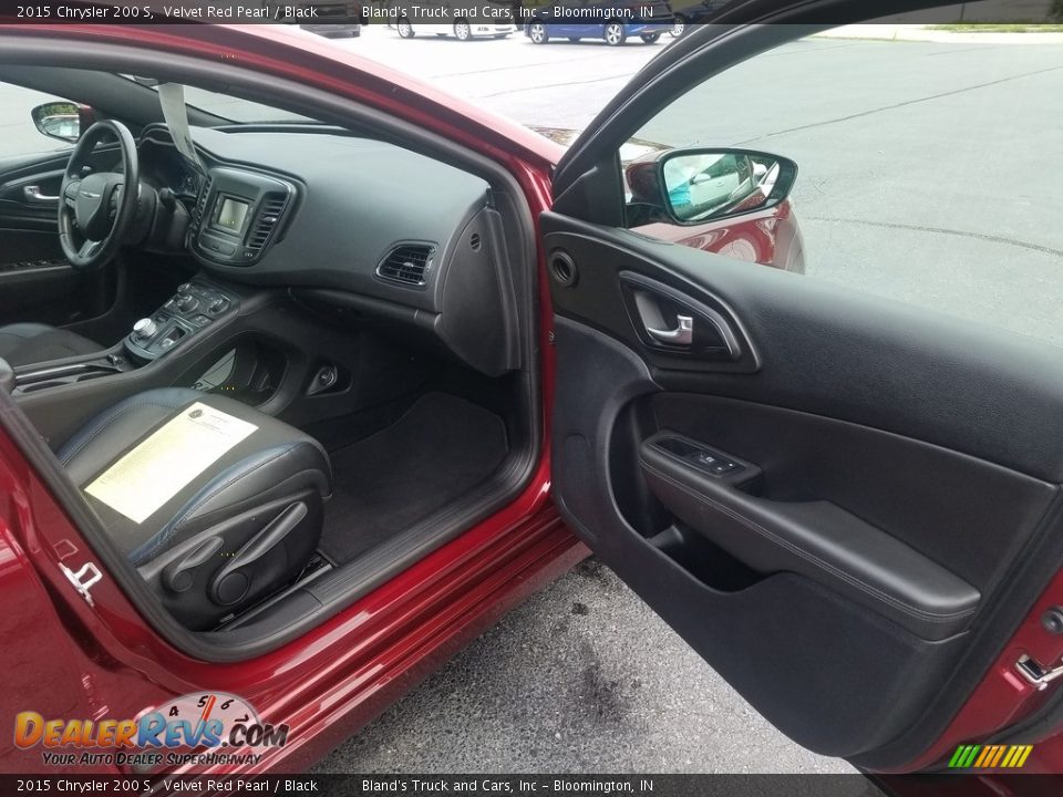 2015 Chrysler 200 S Velvet Red Pearl / Black Photo #36