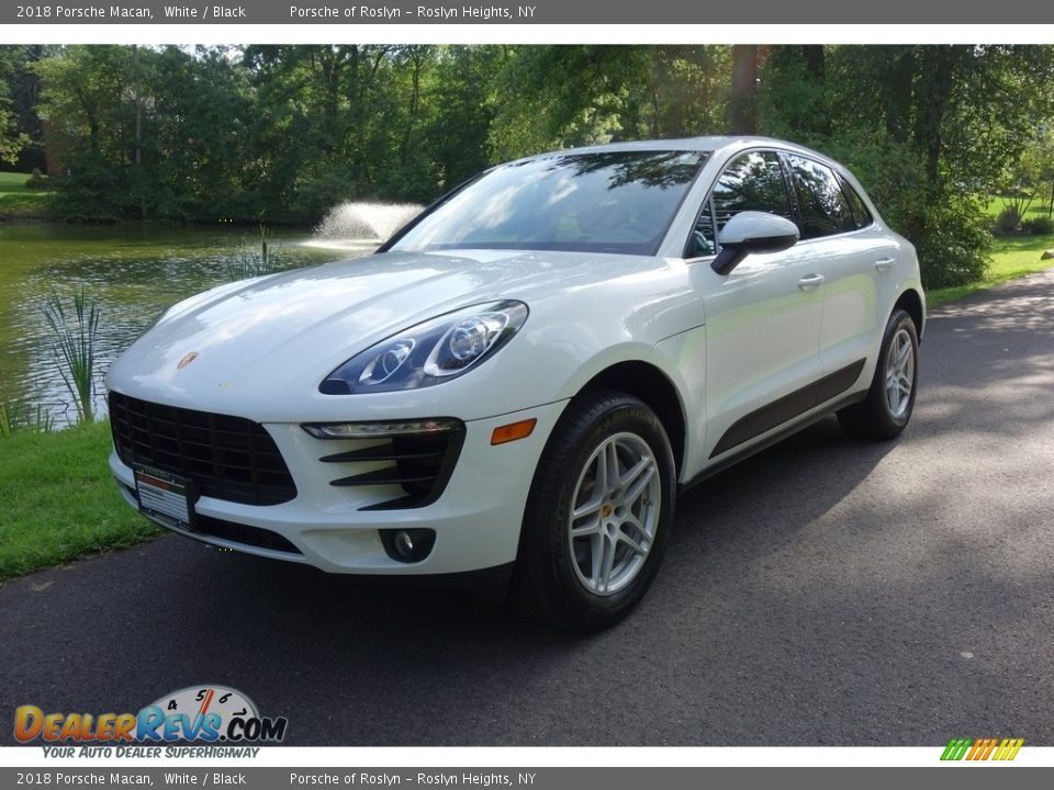 2018 Porsche Macan White / Black Photo #1