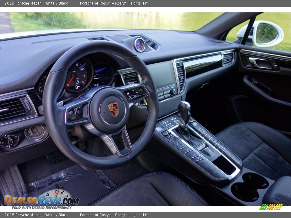 2018 Porsche Macan White / Black Photo #10