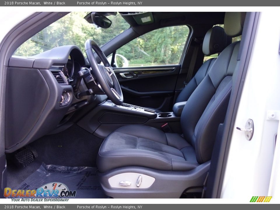2018 Porsche Macan White / Black Photo #12