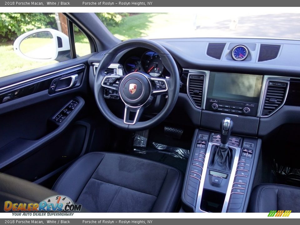 2018 Porsche Macan White / Black Photo #13