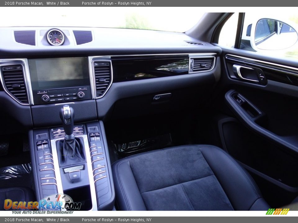 2018 Porsche Macan White / Black Photo #15
