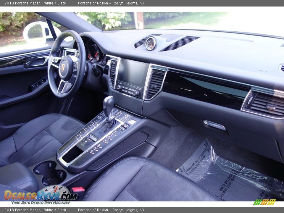 2018 Porsche Macan White / Black Photo #16