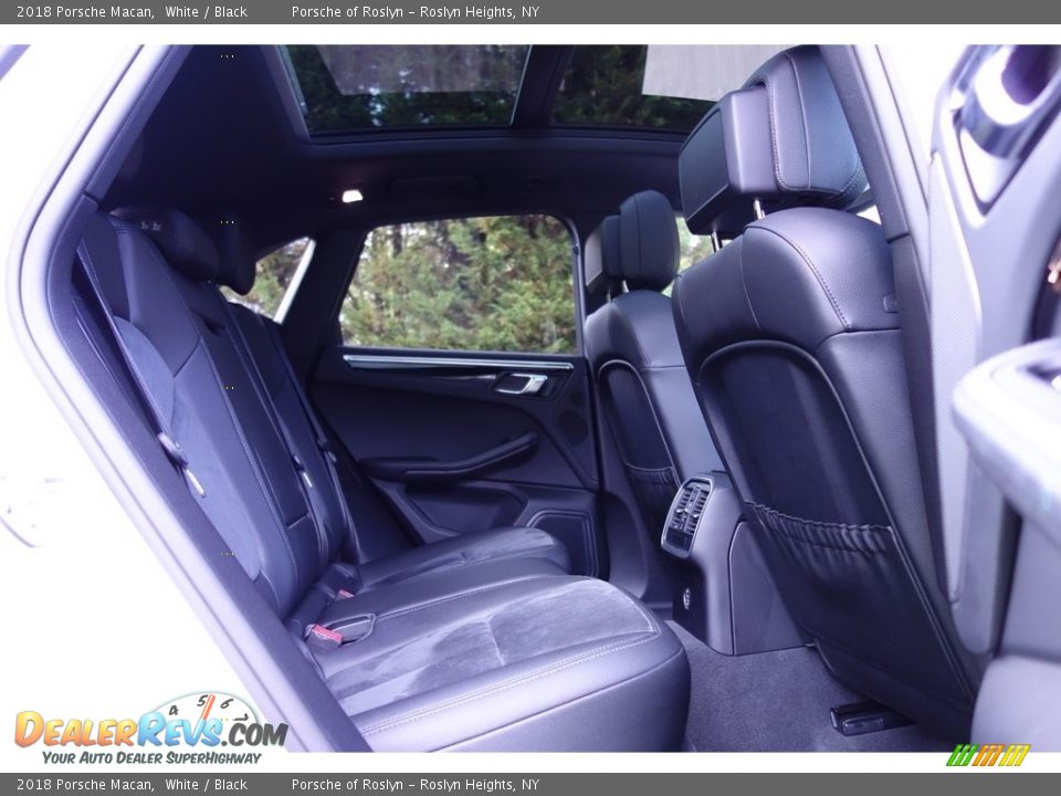 2018 Porsche Macan White / Black Photo #19