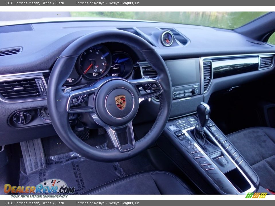 2018 Porsche Macan White / Black Photo #20