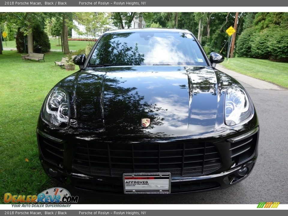 2018 Porsche Macan Black / Black Photo #2