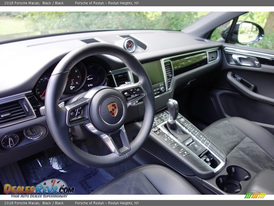 2018 Porsche Macan Black / Black Photo #10