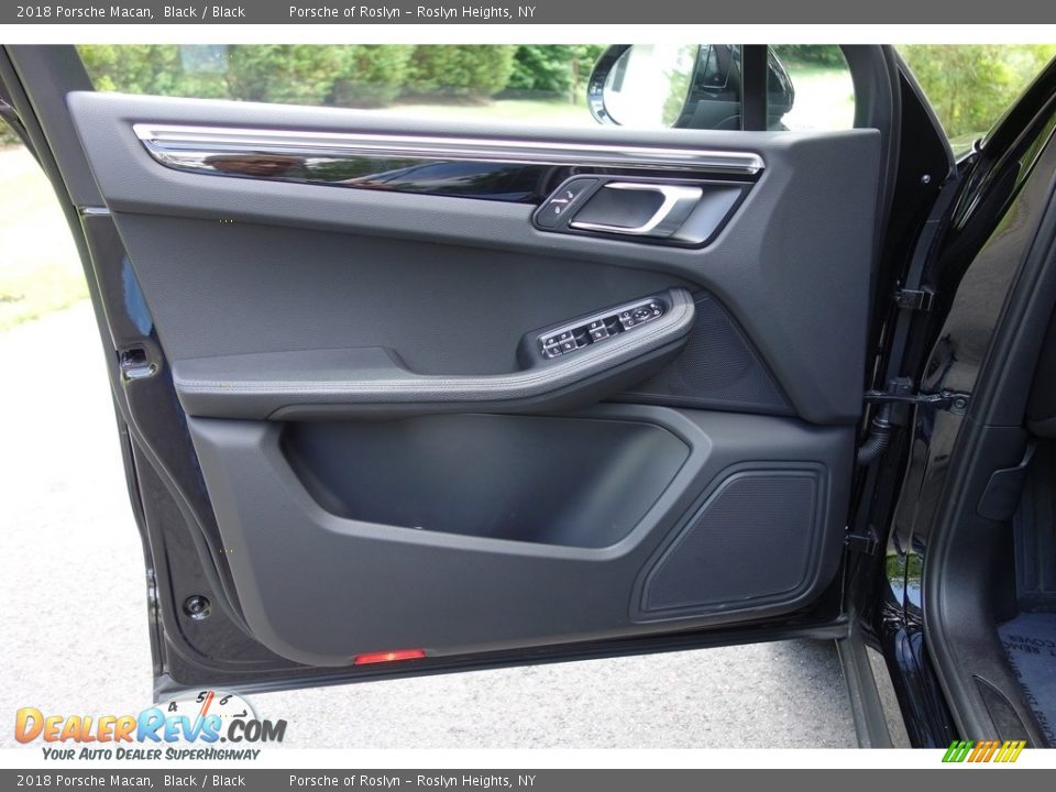 2018 Porsche Macan Black / Black Photo #11