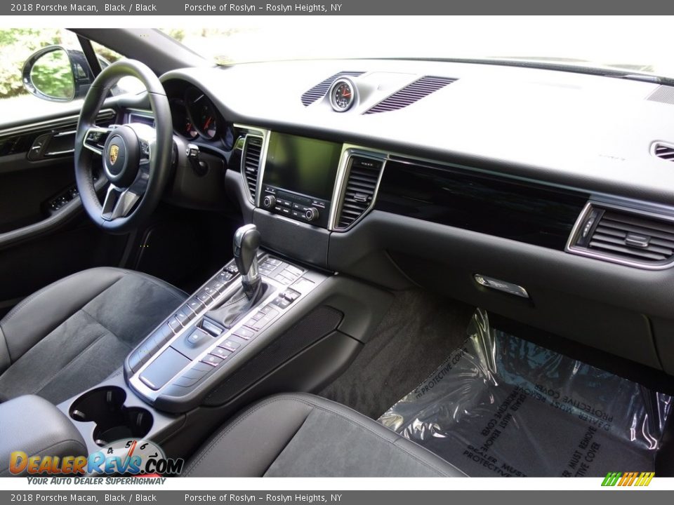 2018 Porsche Macan Black / Black Photo #16