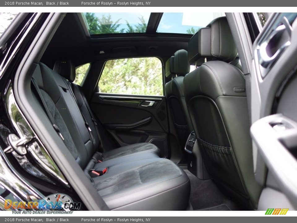 2018 Porsche Macan Black / Black Photo #18