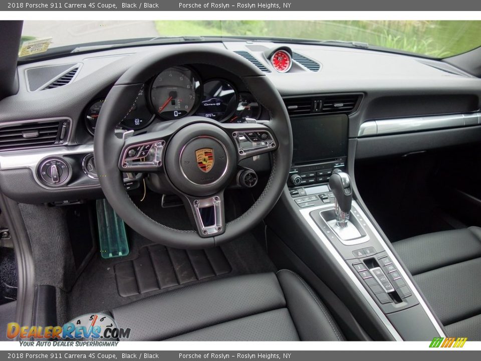 Dashboard of 2018 Porsche 911 Carrera 4S Coupe Photo #17