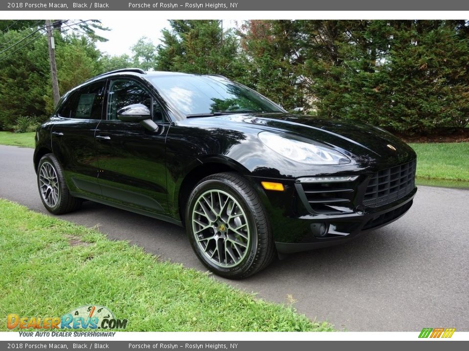 2018 Porsche Macan Black / Black Photo #1