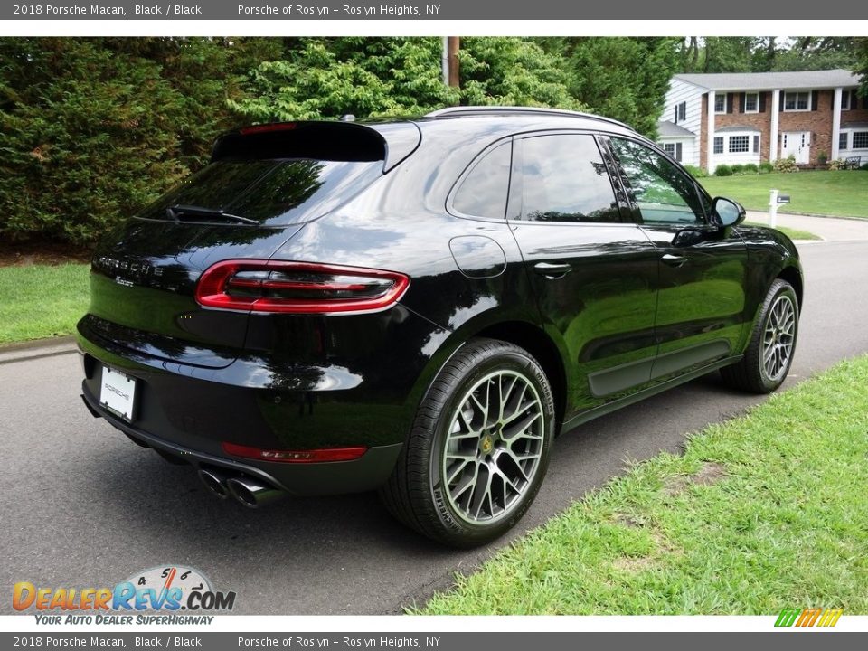 2018 Porsche Macan Black / Black Photo #4