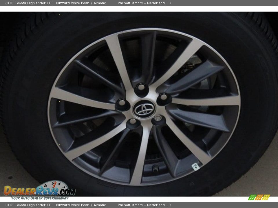 2018 Toyota Highlander XLE Blizzard White Pearl / Almond Photo #10