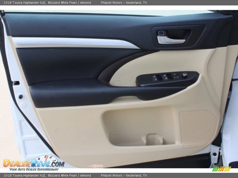 2018 Toyota Highlander XLE Blizzard White Pearl / Almond Photo #12