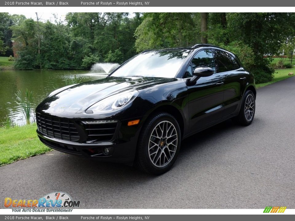 2018 Porsche Macan Black / Black Photo #8