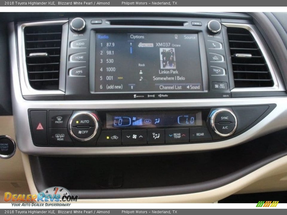 2018 Toyota Highlander XLE Blizzard White Pearl / Almond Photo #17