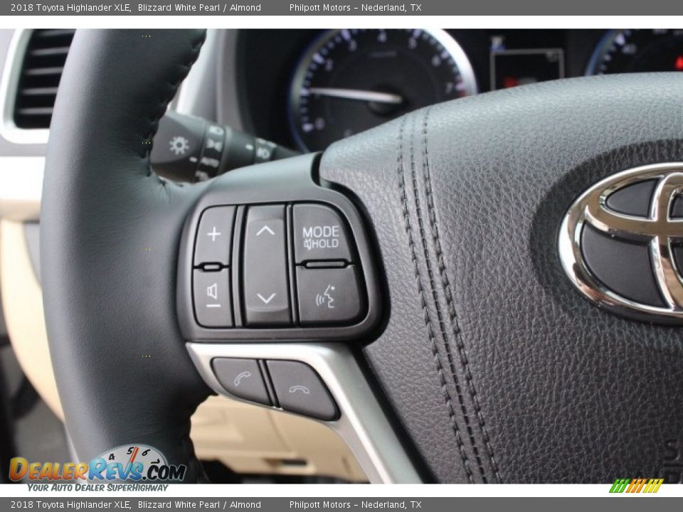 2018 Toyota Highlander XLE Blizzard White Pearl / Almond Photo #20