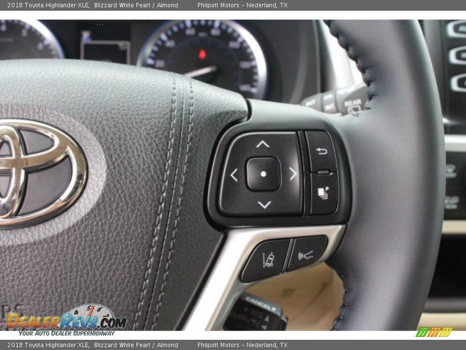 2018 Toyota Highlander XLE Blizzard White Pearl / Almond Photo #21