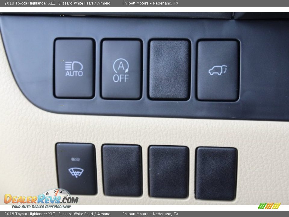 2018 Toyota Highlander XLE Blizzard White Pearl / Almond Photo #23