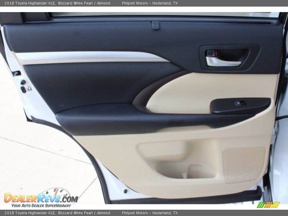 2018 Toyota Highlander XLE Blizzard White Pearl / Almond Photo #24