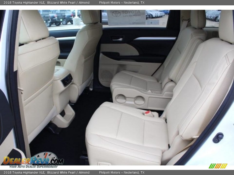 2018 Toyota Highlander XLE Blizzard White Pearl / Almond Photo #25
