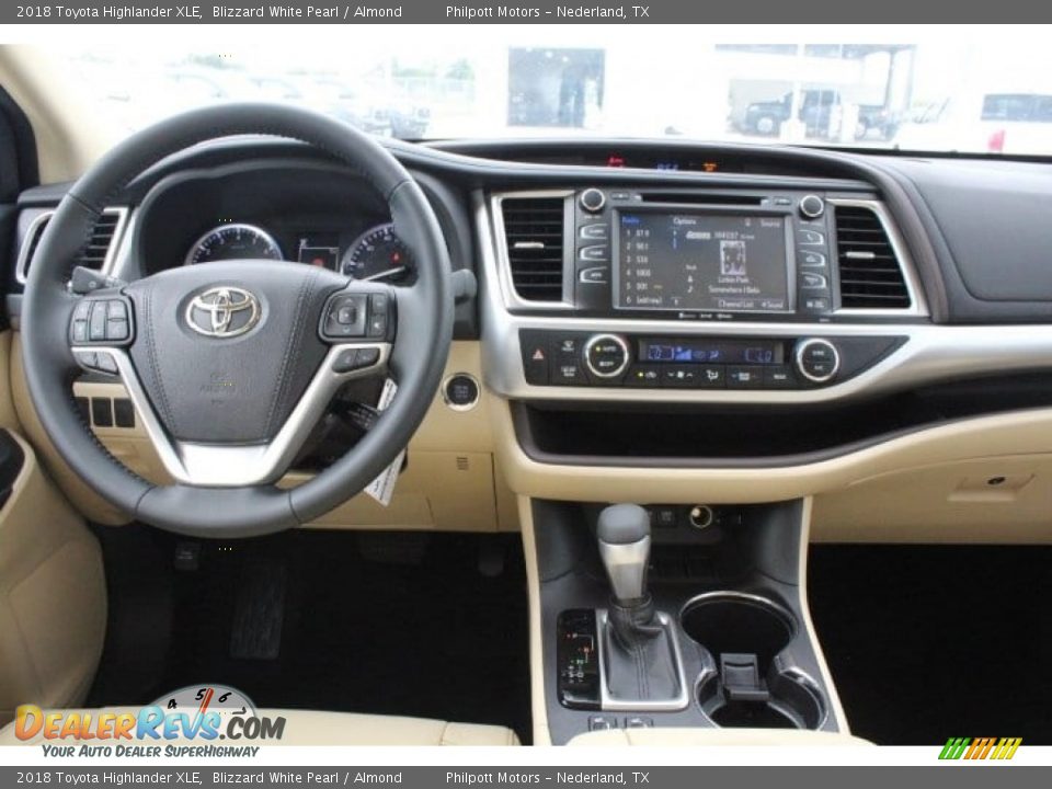 2018 Toyota Highlander XLE Blizzard White Pearl / Almond Photo #26