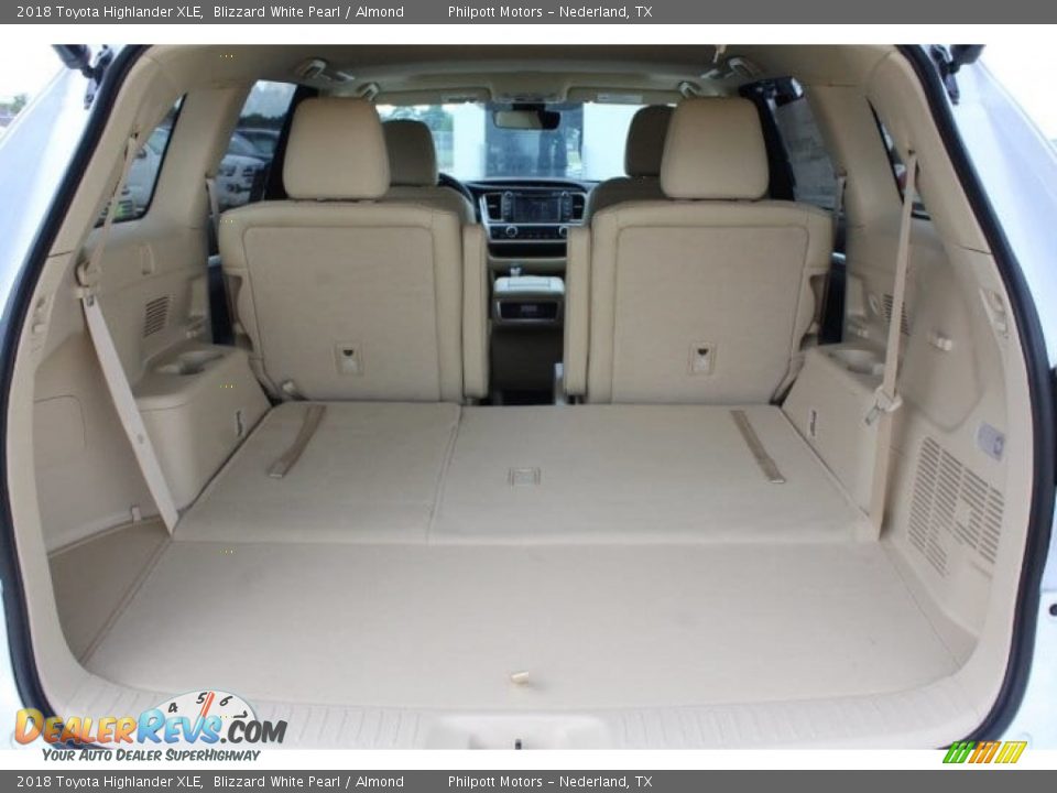 2018 Toyota Highlander XLE Blizzard White Pearl / Almond Photo #28